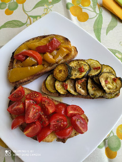 Foto di Bruschette ai sapori dell'estate