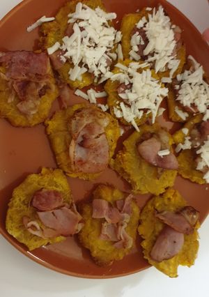 Una foto de Tostones fritos