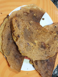 बेसन चीला (Besan cheela recipe in Hindi) रेसिपी मुख्य फोटो