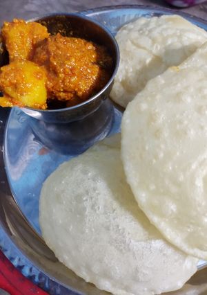 লুচি আর আলুর দম (luchi aloor dum recipe in Bengali) রেসিপির প্রধান ছবি