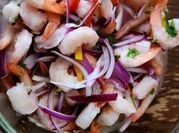 Una foto de ceviche peruano