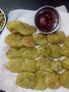 பச்சைப்பயிறு உருளைக்கிழங்கு பஜ்ஜி (sprouts potatoes bajji recipe in tamil செய்முறை முக்கிய புகைப்படம்