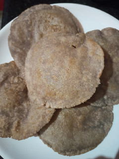 कुट्टू की पूरी (Kuttu ki puri recipe in Hindi) रेसिपी मुख्य फोटो