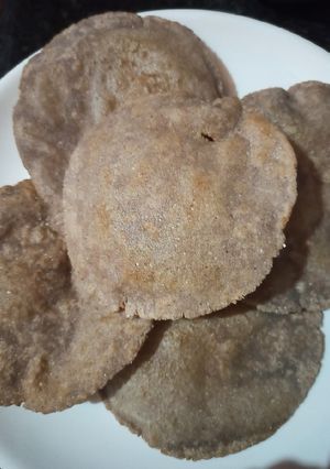 कुट्टू की पूरी (Kuttu ki puri recipe in Hindi) रेसिपी मुख्य फोटो