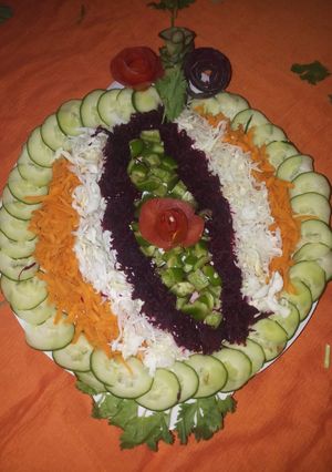 વેજિટેબલ સલાડ (Vegetable Salad Recipe In Gujarati) રેસીપી મુખ્ય ફોટો