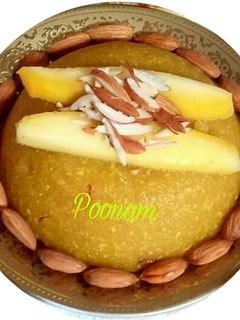 सेमोलिना (सूजी) मैंगो हलवा(Semolina (suji)mango Halwa recipe in Hindi) रेसिपी मुख्य फोटो