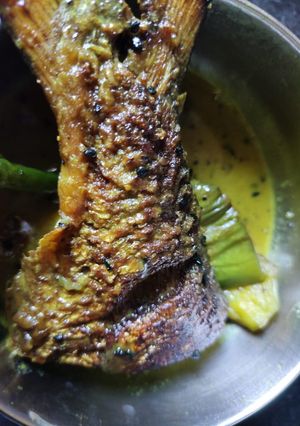 ইলিশ মাছের ঝোল (Ilish macher jhol recipe in Bengali) রেসিপির প্রধান ছবি