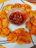 पॅटेटोज् स्ट्रीट स्टाइल भजी (Potato street style bhaji recipe in marathi)