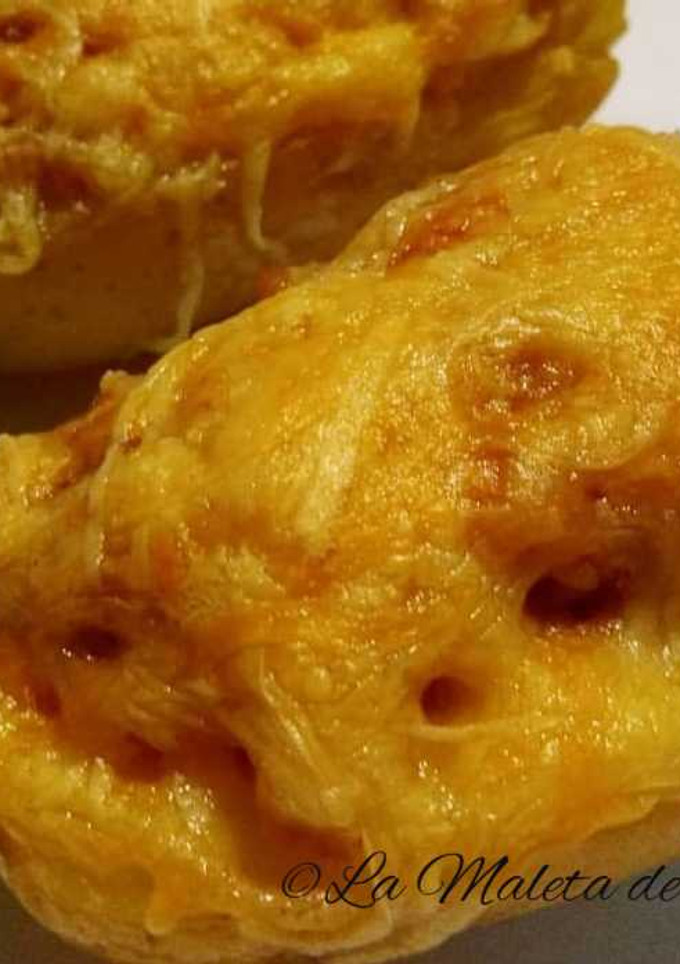 Una foto de Patatas rellenas de merluza y gambas