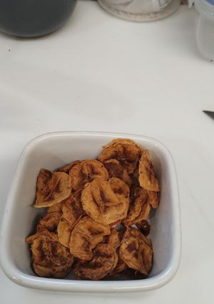 A picture of Dehydrated banana 🍌 chips. Dusted with cinnamon.