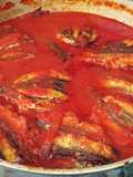 Alici a beccafico con sugo di pomodoro alla messinese