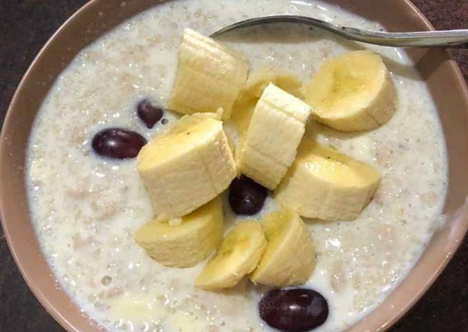 Oat banana and cherries