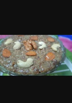 अखरोट का हलवा(akhrot ka halwa recipe in hindi) रेसिपी मुख्य फोटो