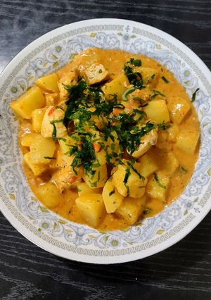 Una foto de Pechuga y papas a la salsa cremosa 🤤