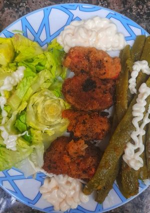 Una foto de Croquetas de pollo y chorizo picante y judías rebozadas