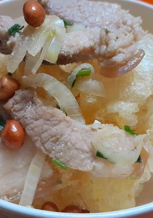 Hình của món Bánh phở chiên giòn kèm thịt xào hành tây.