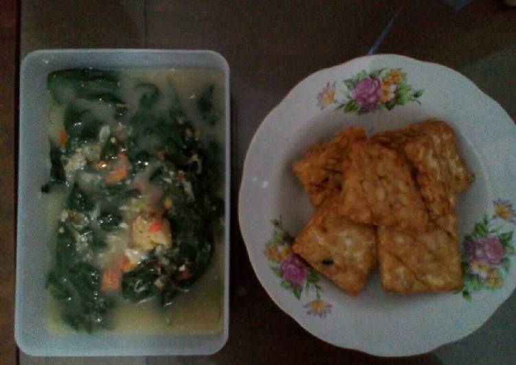 Cara mudah Menyiapkan Sayur daun ketela kuah kemiri &amp; ebi yang Lezat