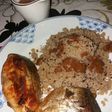Pescado guisado en salsa con guarnición quinoa. Niños