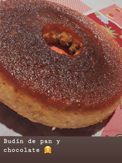 Una foto de Budín de pan con chips de chocolate 💜