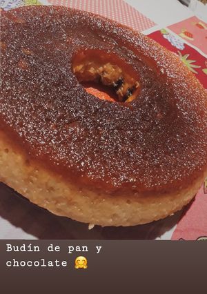 Una foto de Budín de pan con chips de chocolate 💜