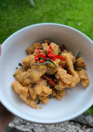 Foto resep Paha Ayam Fillet Krispy Tumis Daun Jeruk