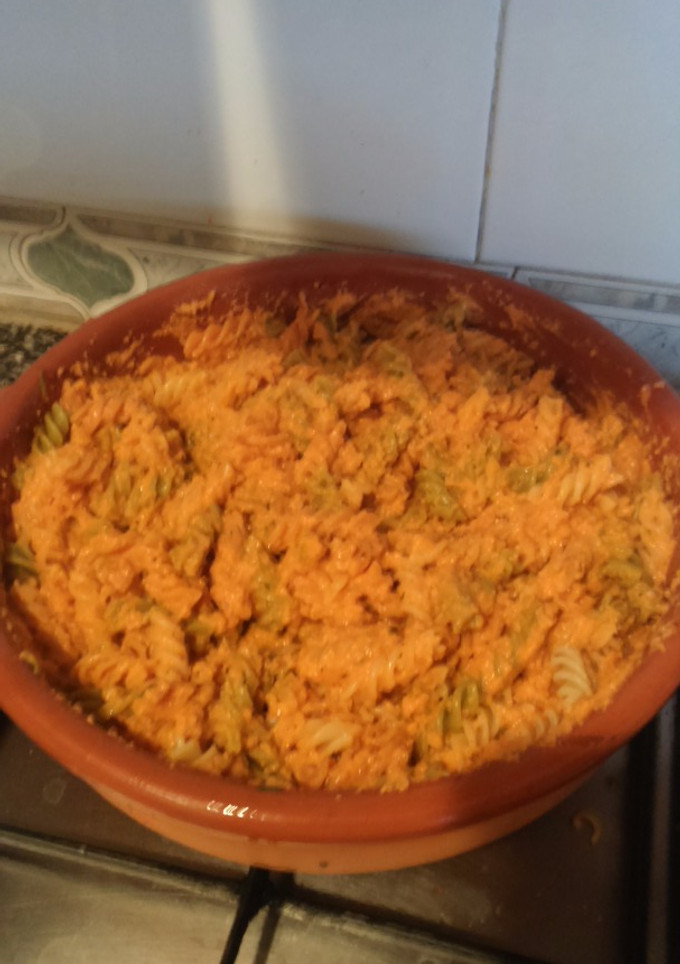 Una foto de Macarrones (espirales) con carne
