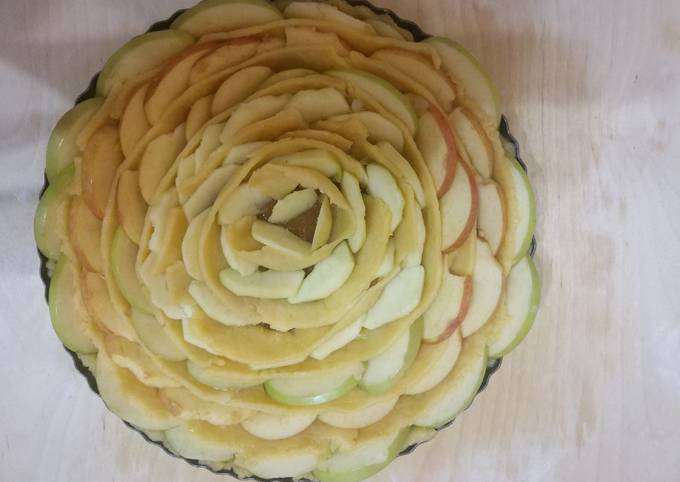Итальянский пирог кростата из яблок и варенья