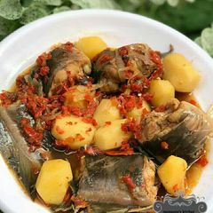 A picture of Catfish peppersoup with pototoes.