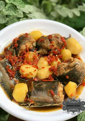 A picture of Catfish peppersoup with pototoes.