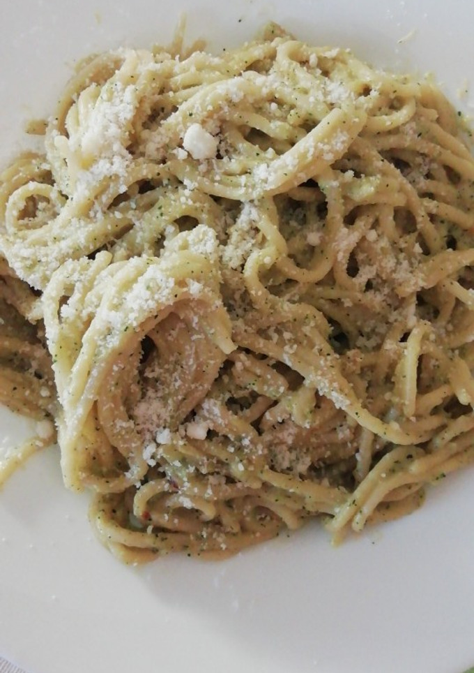 Una foto de Spaghetti con salsa cremosa de puerro y calabacín