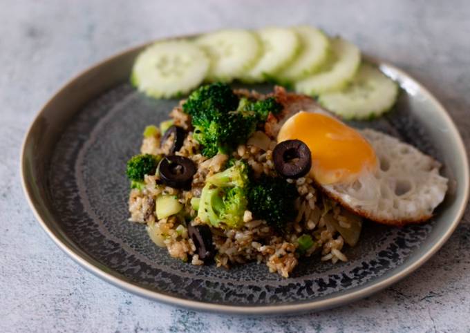 Broccoli and Thai pesto stir fried rice