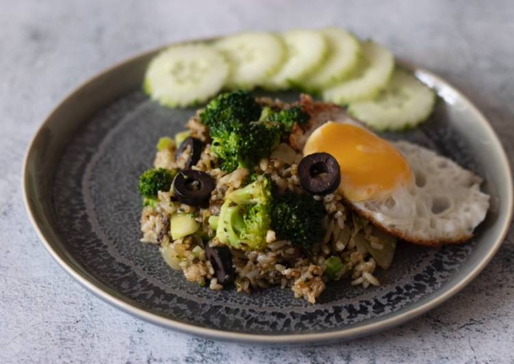 Broccoli and Thai pesto stir fried rice