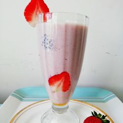 A picture of Strawberry chia milkshake.
