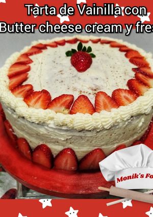 Una foto de Tarta de vainilla con buttercream cheese y fresas