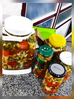 عکسی از دستور ترشی گوجه فرنگی