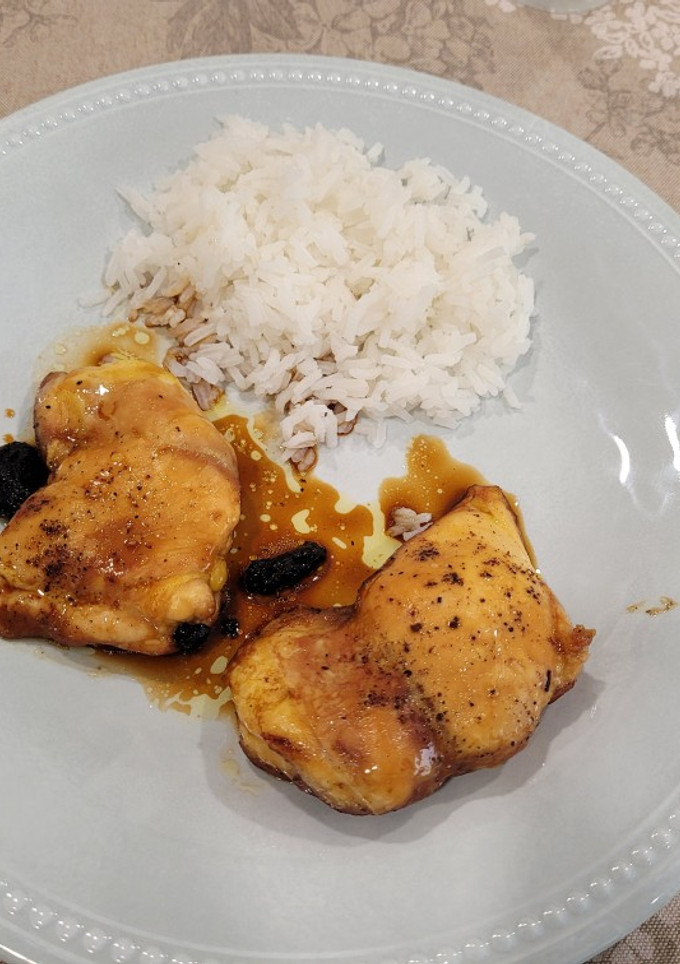 Una foto de Pollo al ajo negro facilísimo, sano y muy rico