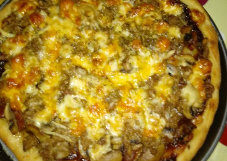 Pizza de champiñones bacon y atún (a la piedra)