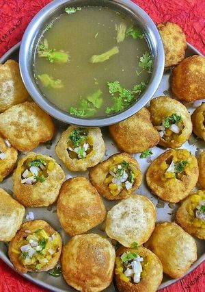 पानी पूरी (pani poori recipe in Hindi) रेसिपी मुख्य फोटो
