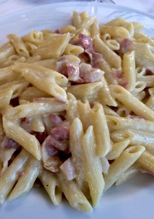 Una foto de Macarrones a la Carbonara con queso fundido
