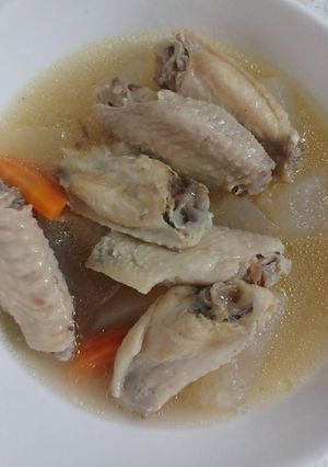 รูปของ ต้มจืดปีกไก่ใส่ฟัก เมนูเด็ก 2 ขวบ