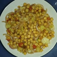 A picture of Khatti meethi chana chaat.