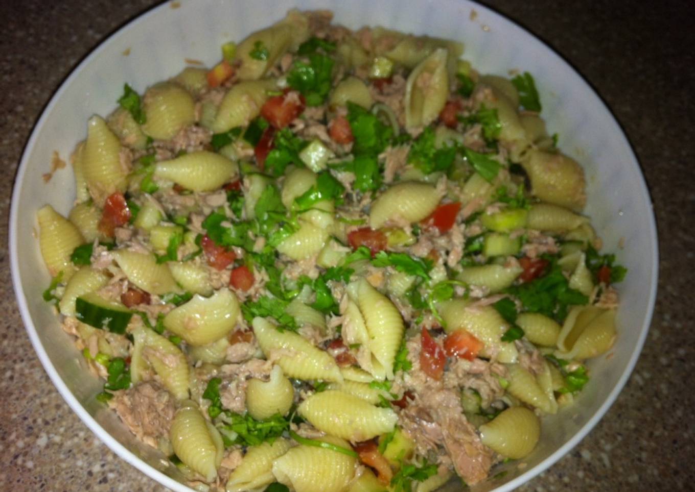 Ensalada de coditos con atún