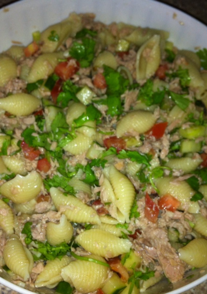 Una foto de Ensalada de coditos con atún