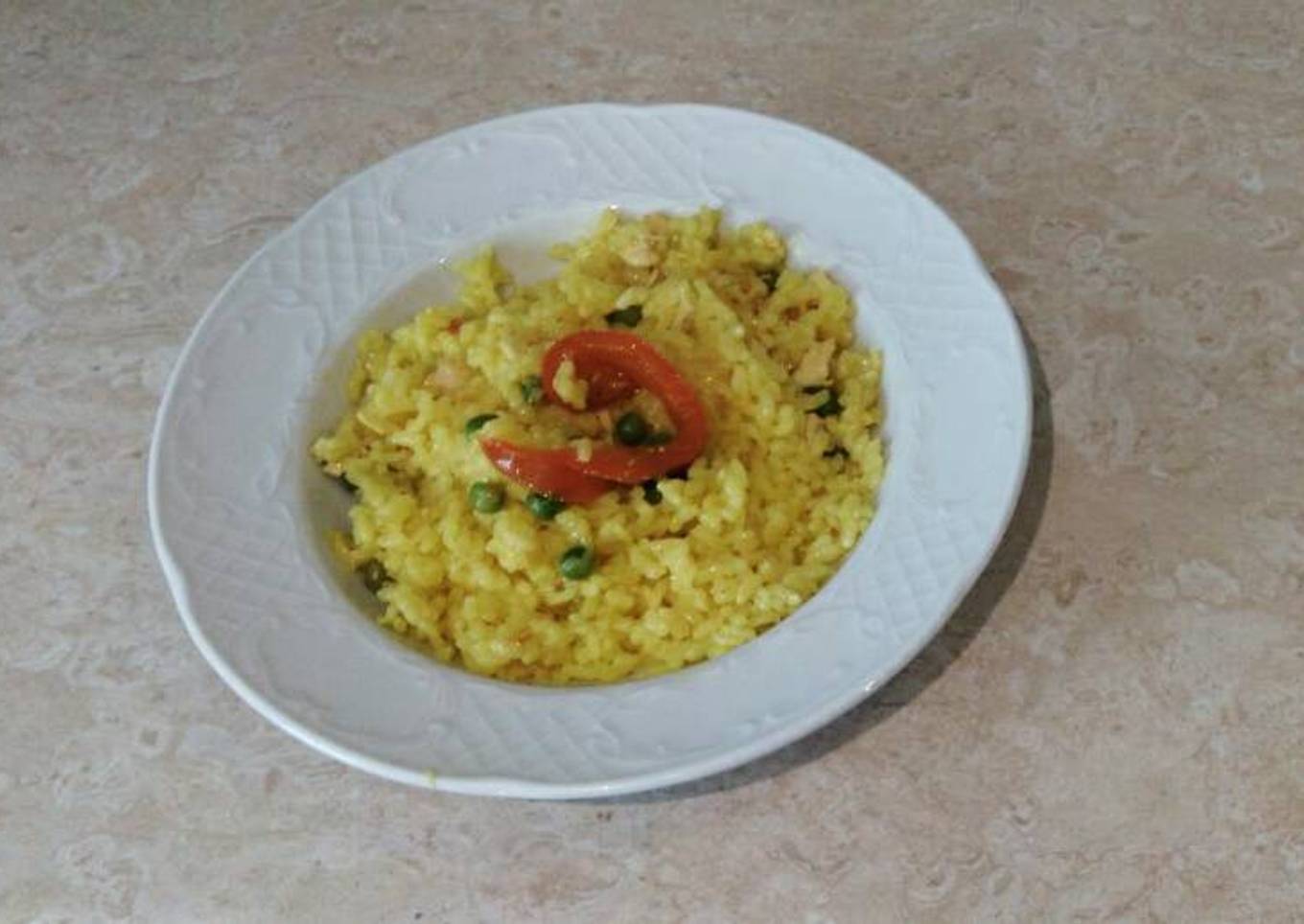 Paella de pollo casera