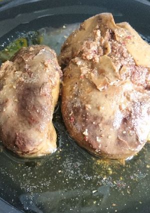 Egész libamáj római tálba sütve recept fotója