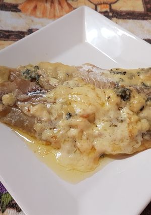 Una foto de 🐟 Merluza roquefort a la crema