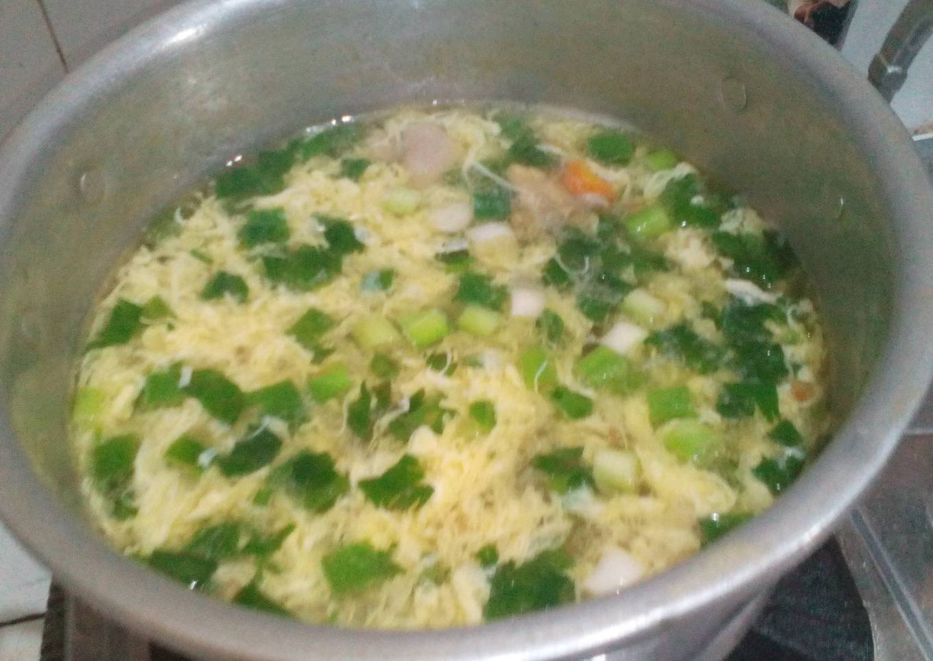 Sop jagung spesial (ayam, telur, makaroni)