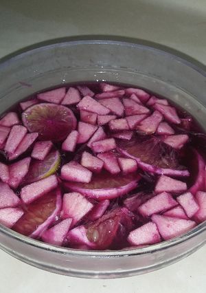 Una foto de Sangría casera con vino tinto