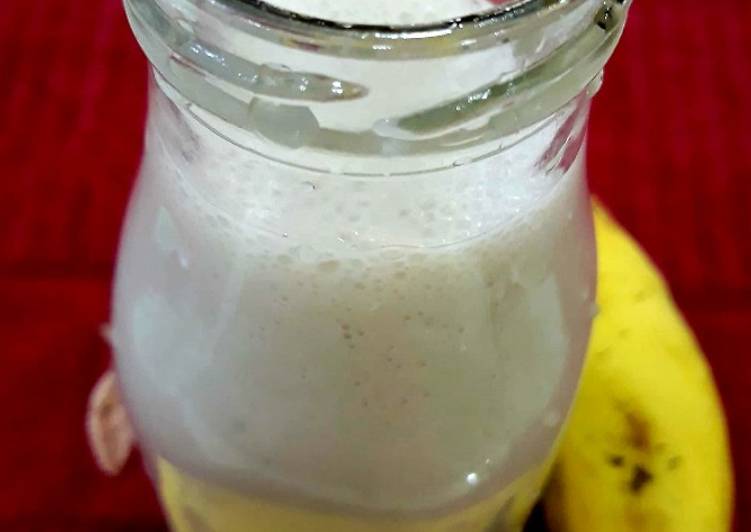 Oats &amp; Banana Milk Shake