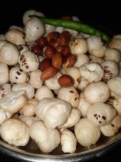 मखाना नमकीन (makhana namkeen recipe in Hindi) रेसिपी मुख्य फोटो